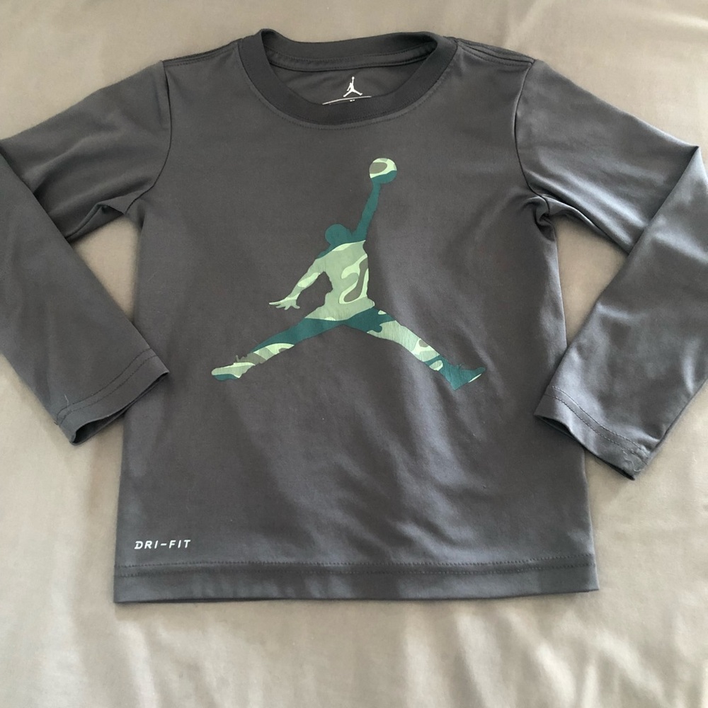 Nike Jordan boys size 3-4 years